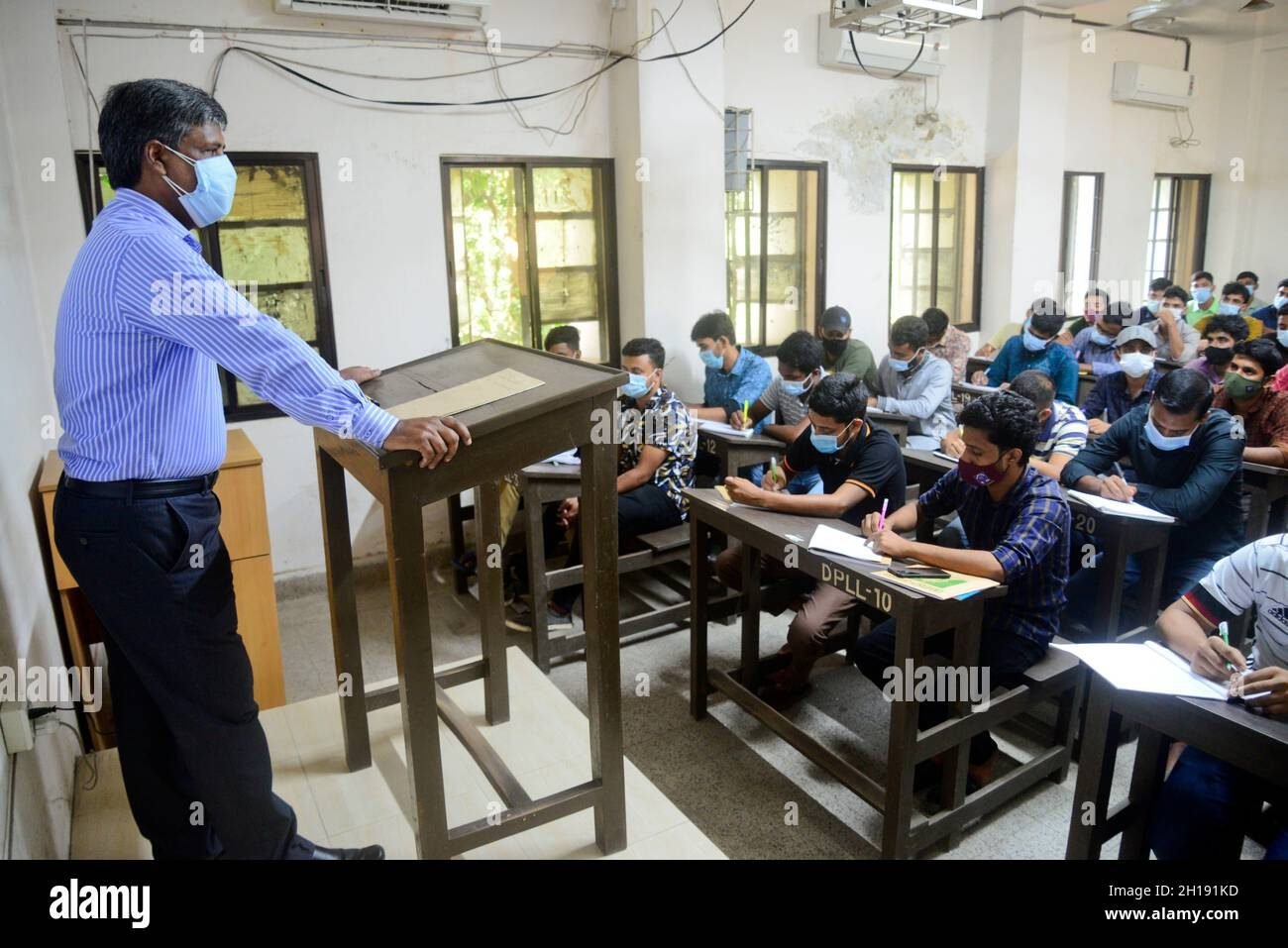 বিশ্ববিদ্যালয় ভর্তি পরীক্ষায় নতুন কাঠামোর প্রস্তাব: গুচ্ছ পদ্ধতিতে এক পরীক্ষায় অনেক আসন